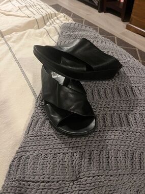 Fitflop Black Crisscross Platform Slides (sz 7)